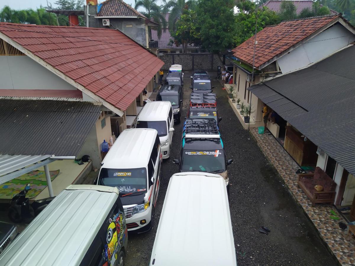 Hotel Putra Sindang Asih Batukaras Exterior photo