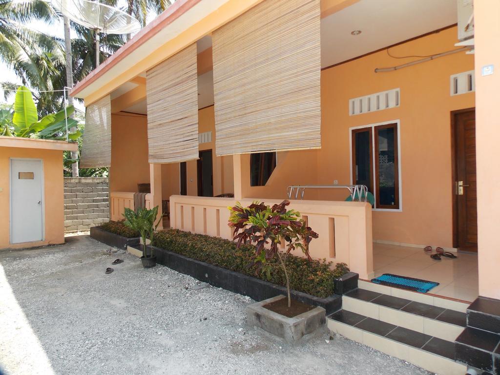 Hotel Putra Sindang Asih Batukaras Exterior photo