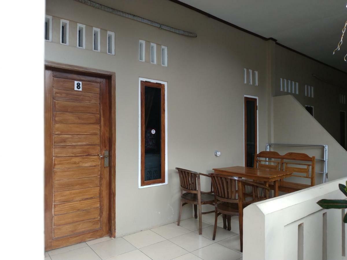 Hotel Putra Sindang Asih Batukaras Exterior photo