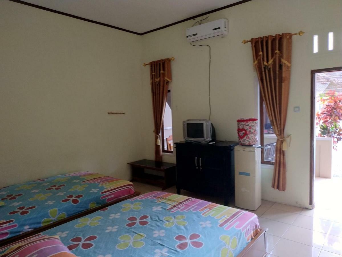 Hotel Putra Sindang Asih Batukaras Exterior photo